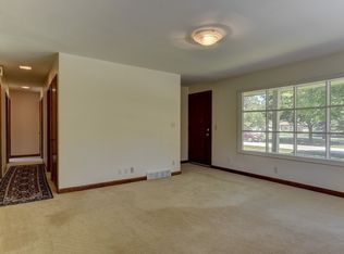 8021 N Regent Rd, Fox Pt, WI 53217