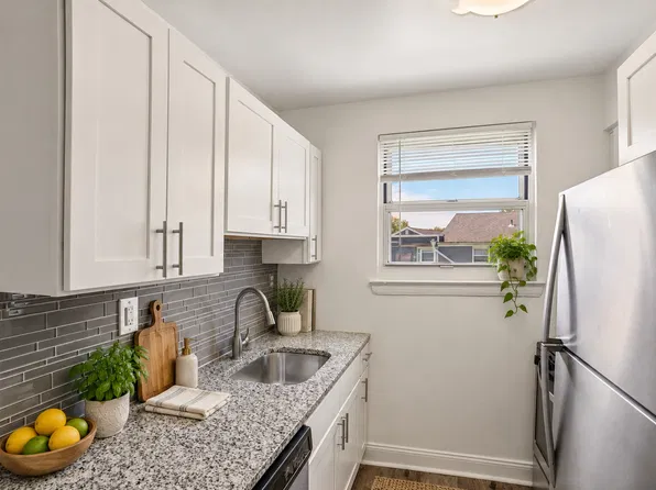 Elmwood Village Apartments and Townhomes
