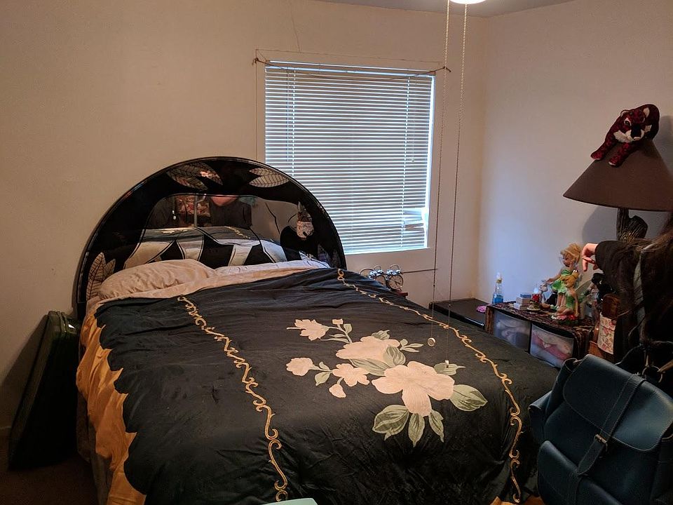 2nd image of 701 Pecan St APT B