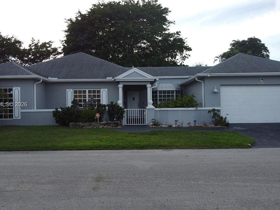 1st image of 4511 Queen Palm Ln