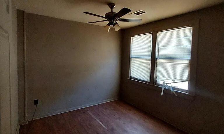 300 Rose Ln — Photo 11
