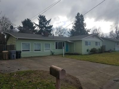 1127 SW Cottonwood St, Grants Pass, OR, 97526