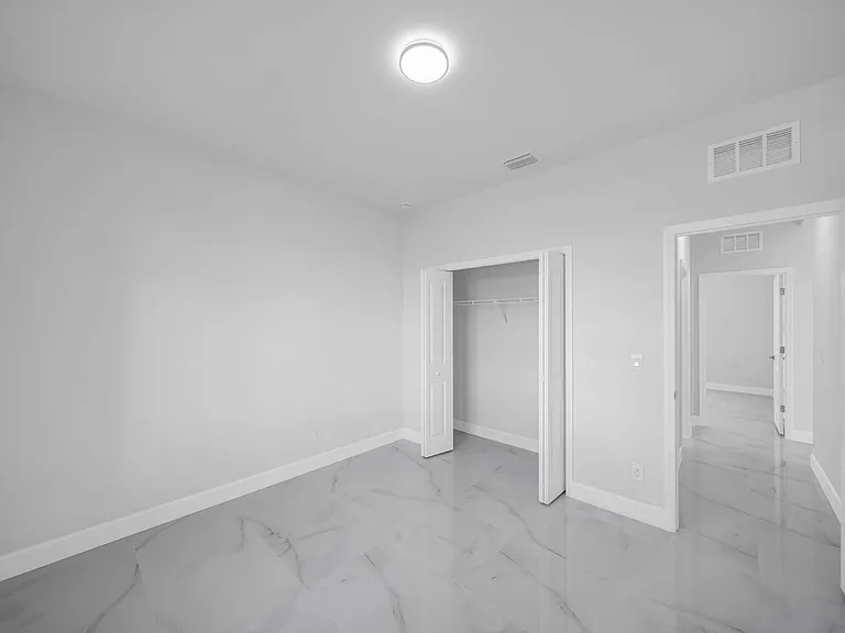 2504 SW 32nd St — Photo 20