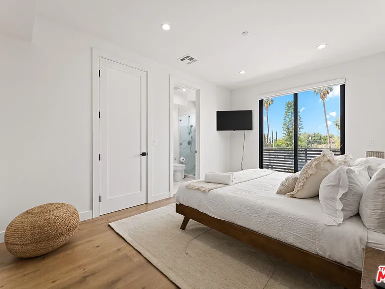 5118 Laurel Canyon Blvd — Photo 14