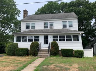 2 Wilford Rd, Branford, CT 06405