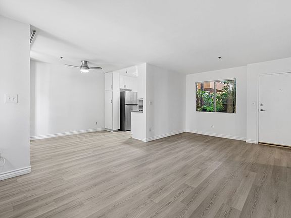 3rd image of 1215 N Sycamore Ave APT 104