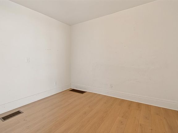 4th image of 18 6th St