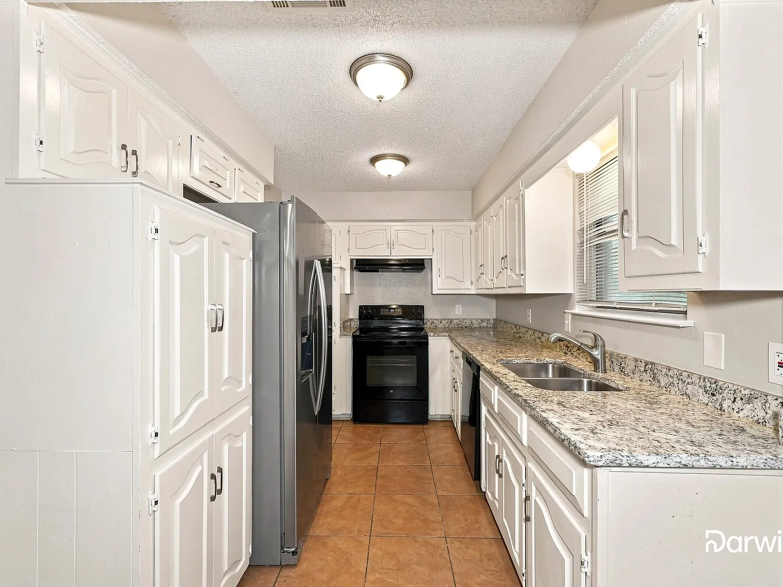 3 bed, 2.0 bath, 1587 sqft, $2,315 — Photo 3