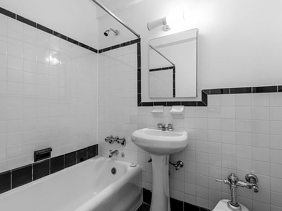 4th image of 310 E 44th St APT 303