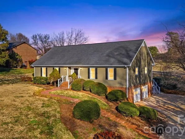 3718 Club House Dr NE, Conover, NC 28613