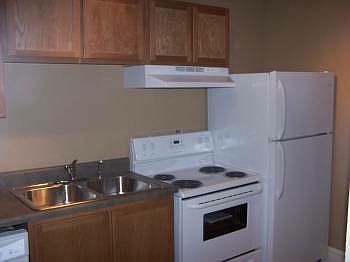 1st image of 916 E 39th St APT 2W