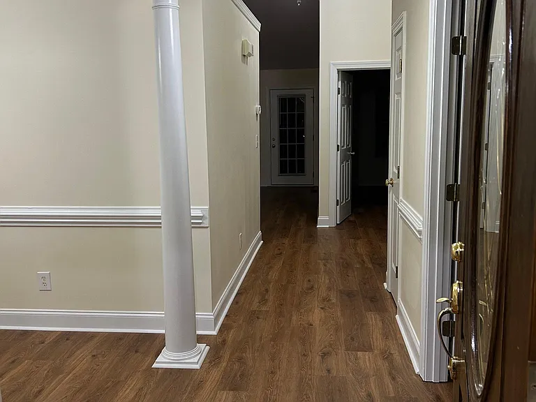 215 Laurel Hill Dr — Photo 2