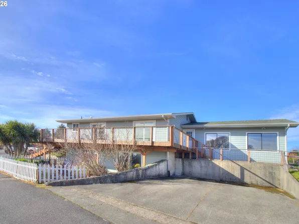 19 Otter Ter, Brookings, OR 97415