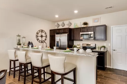 Modern open kitchen, perfect for entertaining! - Heron Springs Townhomes and Apartments