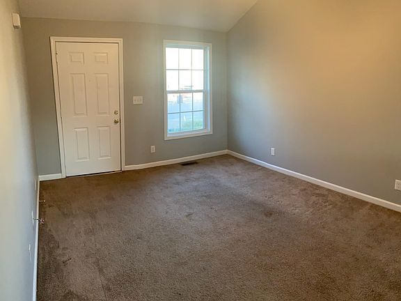 3rd image of 110 Monarch Ln
