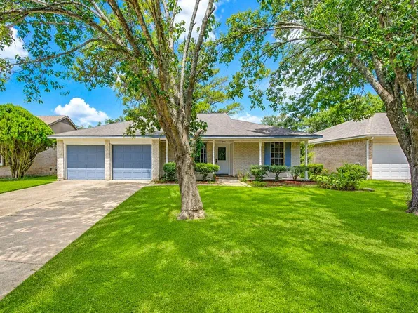 15107 McConn St, Webster, TX 77598