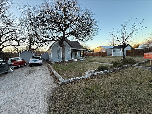 3rd image of 407 S Reagan St