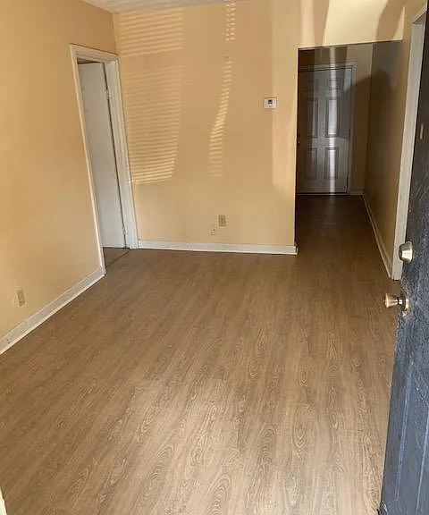 320 Fraser Cir #6 — Photo 3