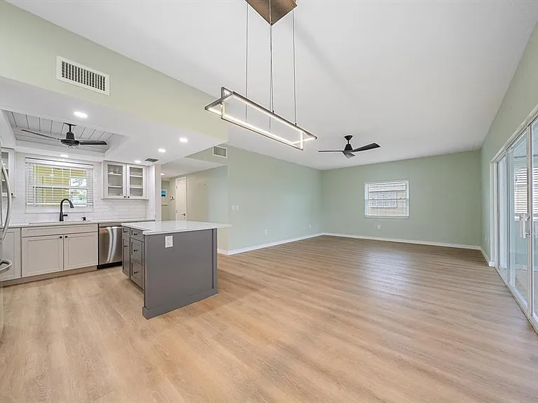 5865 Tidewood Ave #8 — Photo 10