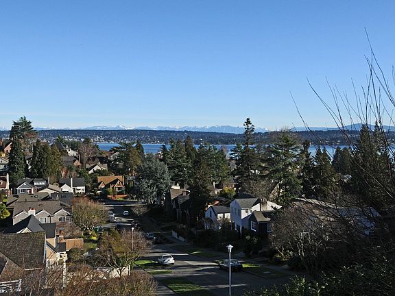 The views to the East towards Lake Washington and the Cascade mountains