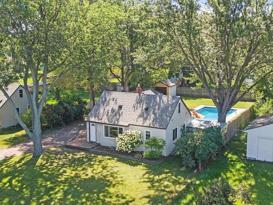1st image of 2166 Oakwood Dr