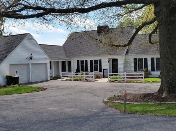 80 Wynnecrest Dr, Waynesboro, PA 17268