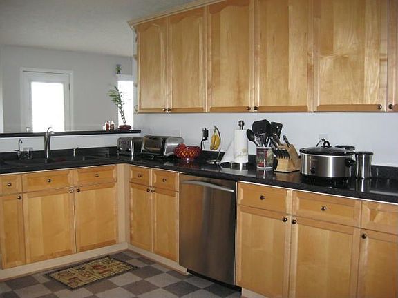 Spacious Eat-In Kitchen