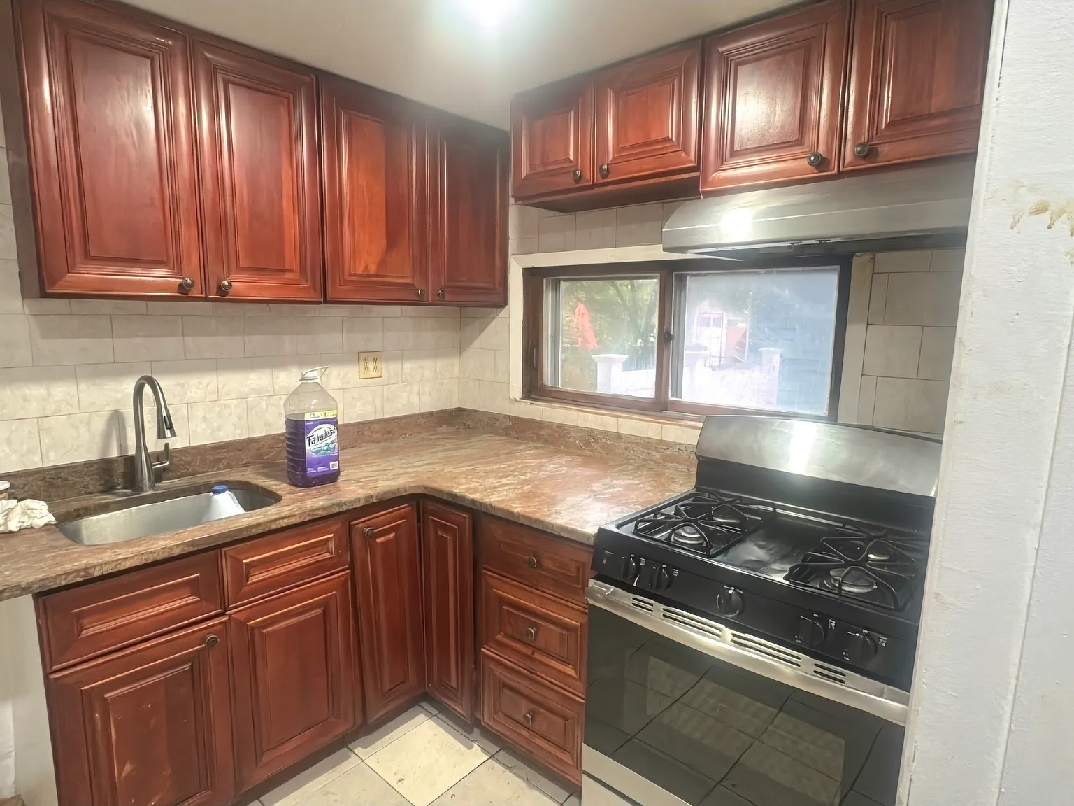 4 bed, $4,000 — Photo 2