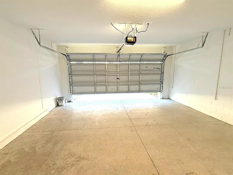 2081 Hallier Cv — Photo 15
