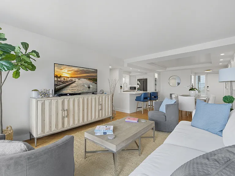 3443 Gulf Shore Blvd N #711 — Photo 4