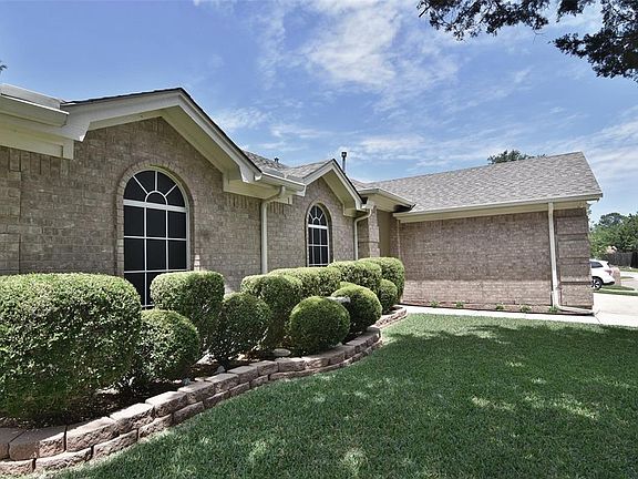 2nd image of 213 Carlsbad Dr