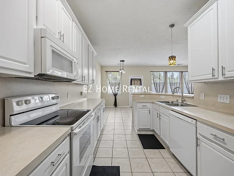 2951 Hackamore Hollow Ln — Photo 8