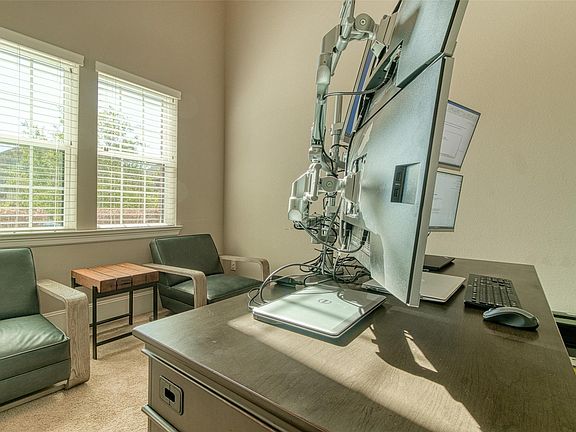 5th image of 2715 Orleans Way