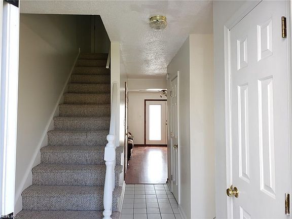 3rd image of 938 Amelia Ave