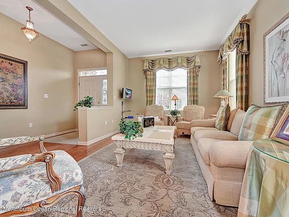 5th image of 41 Portchester Drive