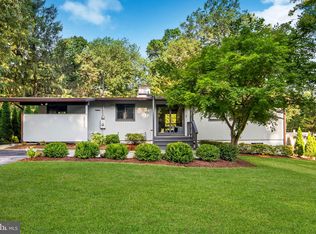 2920 Meadow View Rd, Falls Church, VA 22042