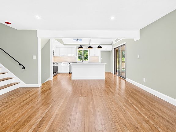 3rd image of 14 Clarence St