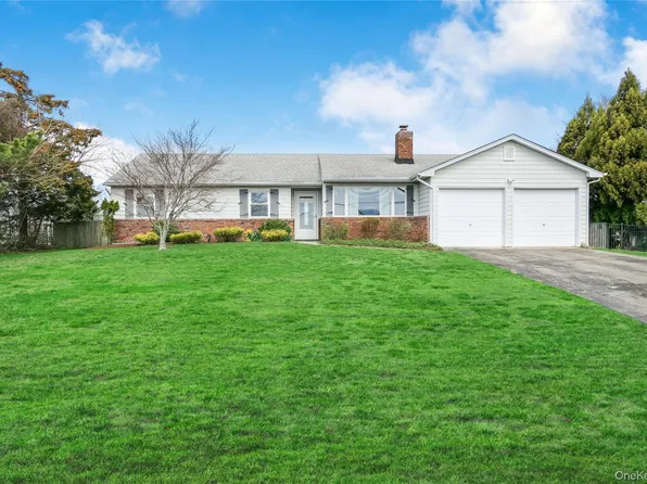 7 Lindner Court, Brookhaven, NY 11719