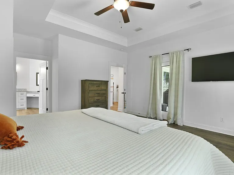 1003 Dolphin Ct NE — Photo 33