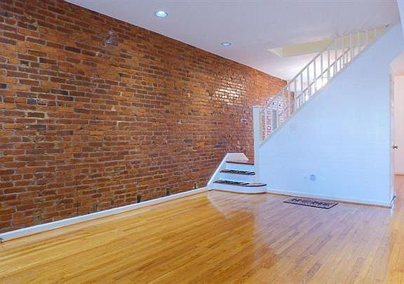 4th image of 1209 E St NE