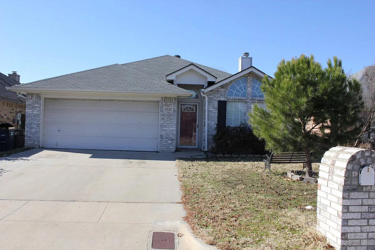 3 bed, 1450 sqft, $1,800 — Photo 1