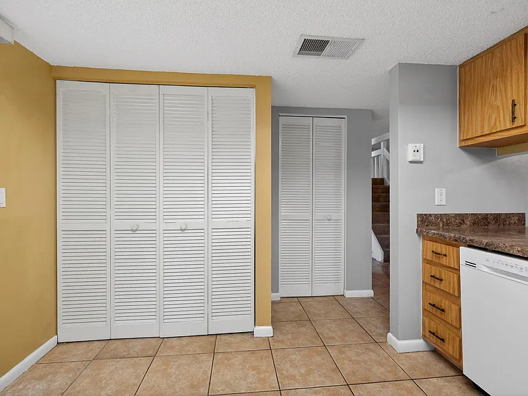 707 Stonewood Ct #19C — Photo 51