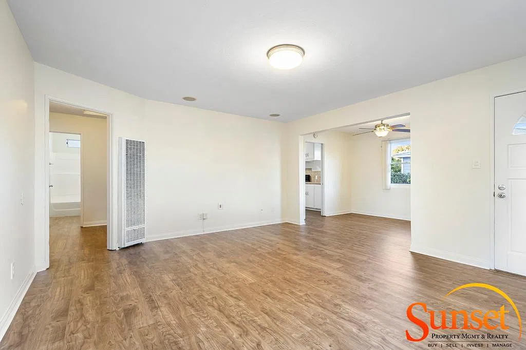 3 bed, 1100 sqft, $3,695 — Photo 2