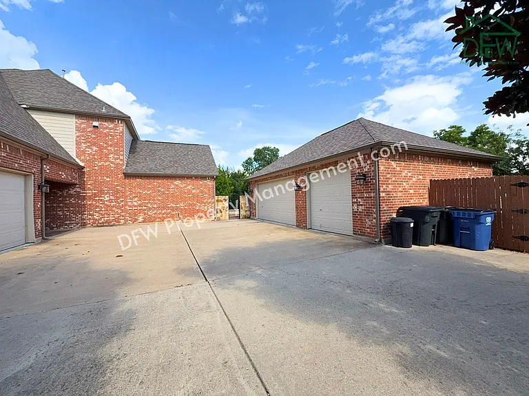 1205 Golden Gate Dr — Photo 37