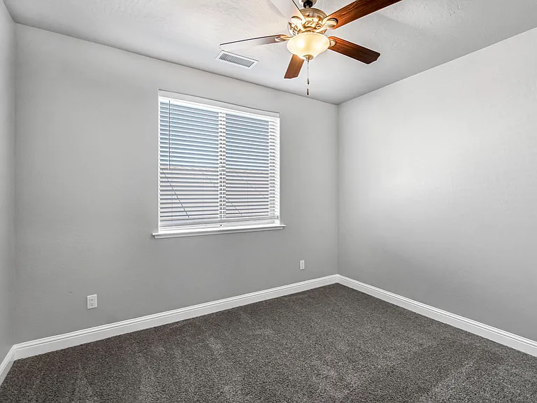 1683 N Ryan Ave — Photo 18