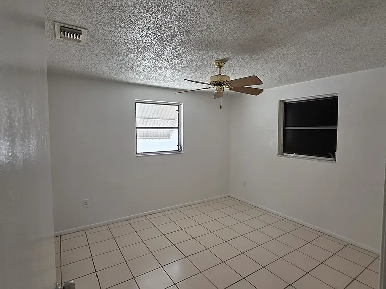 3302 Bainbridge Dr — Photo 22