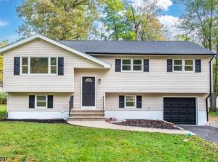 5 Hidden Glen Rd, Long Valley, NJ 07853