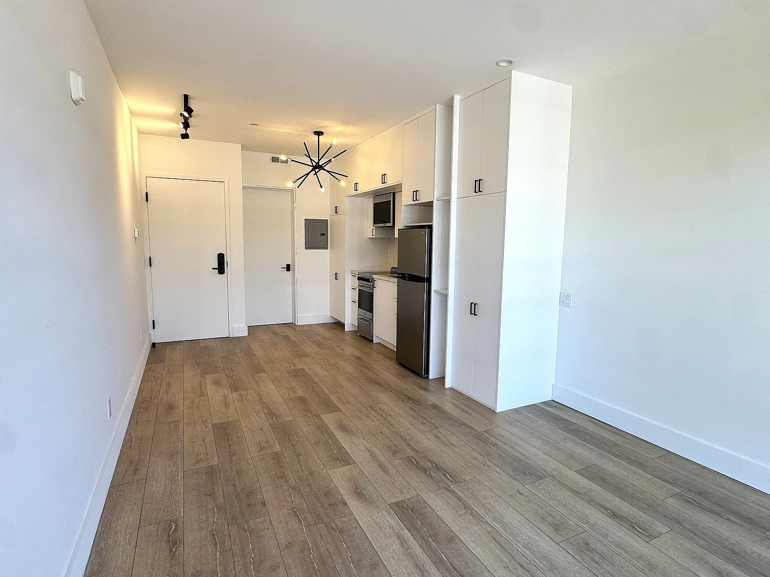 Studio, 335 sqft, $3,000 — Photo 1