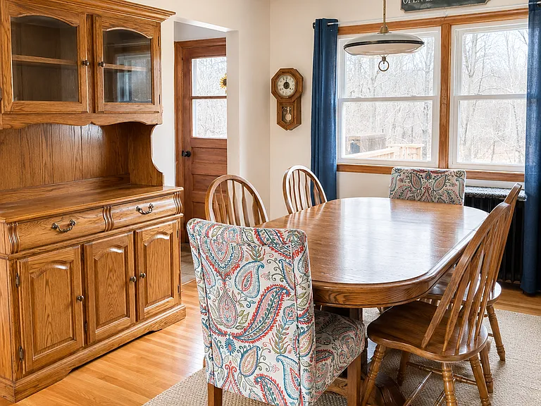 16 Aspinwall Rd — Photo 2