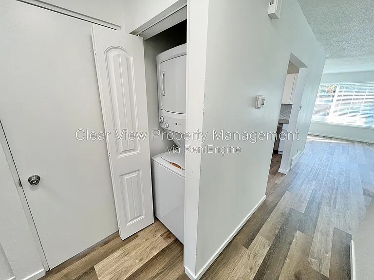 5 Laval Ct W #UPPER LEVEL — Photo 8